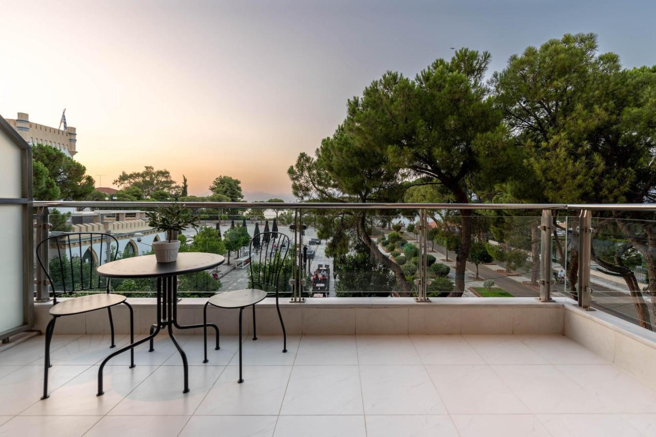 Byron Luxury Apartments Aígion Luaran gambar