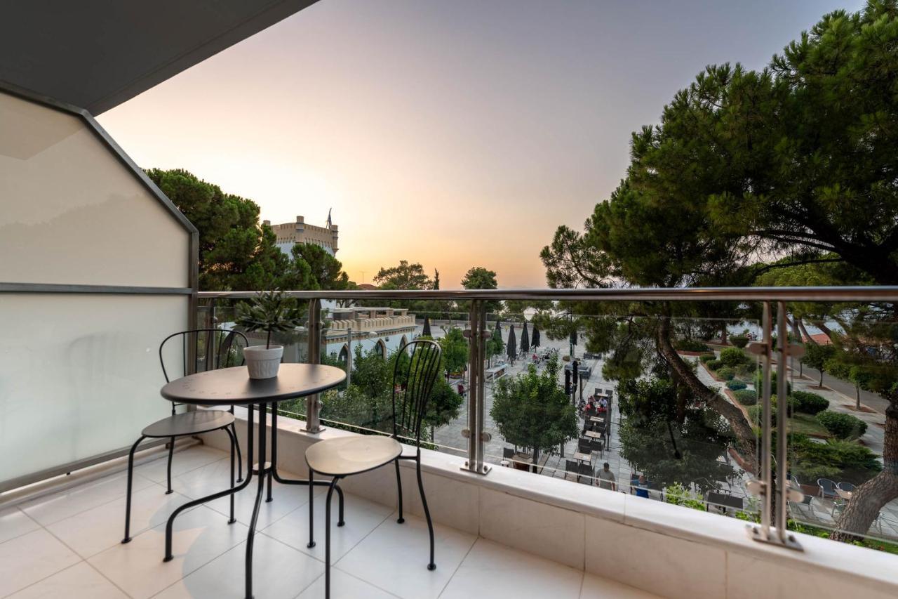 Byron Luxury Apartments Aígion Luaran gambar